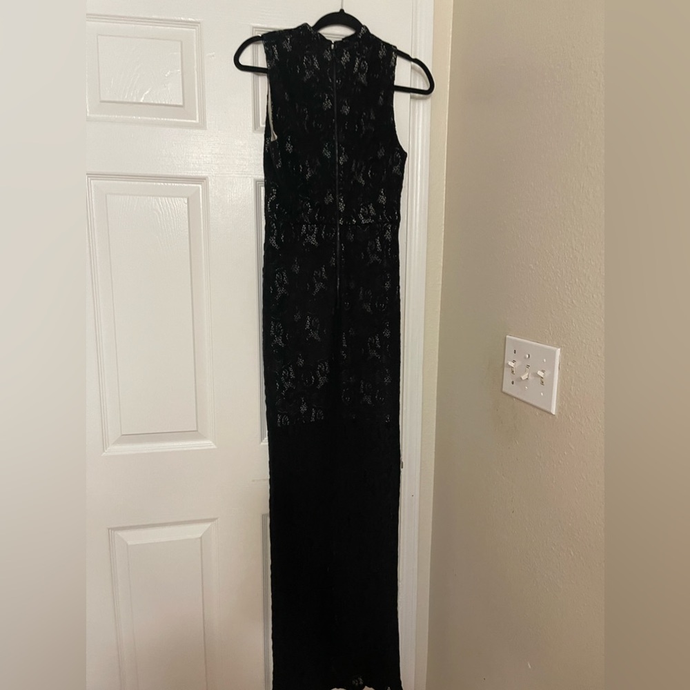Alice + Olivia Gisela High-Neck Lace Contrast Dress - Picture 5 of 16